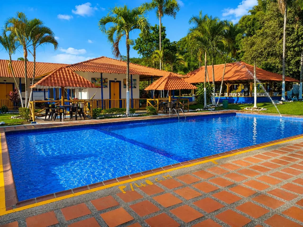 Piscina del hotel Finca Loma Bonita