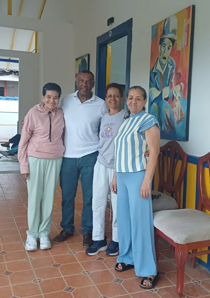 Visitantes felices en la finca
